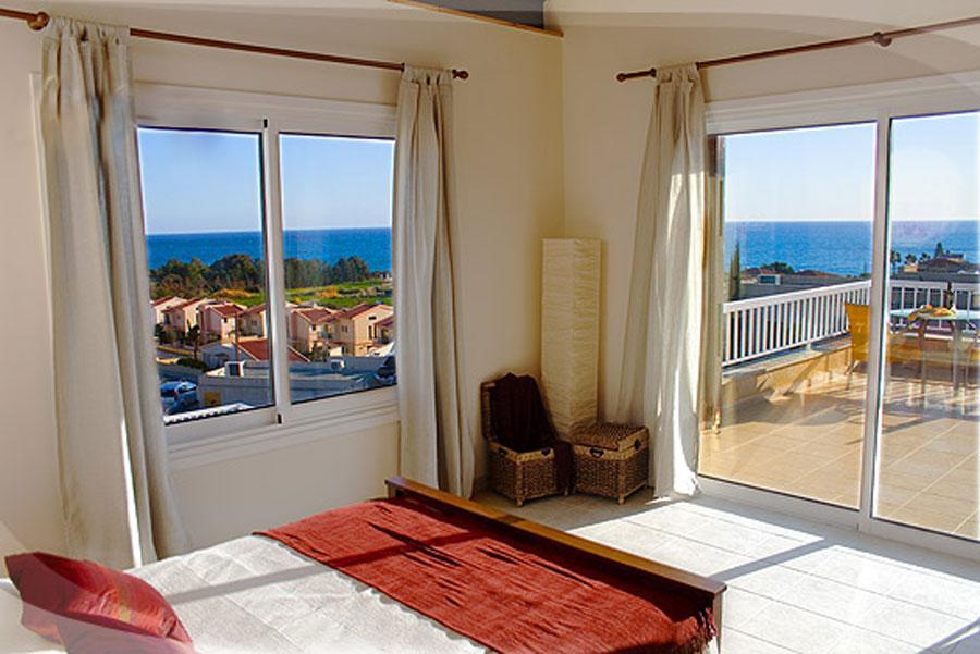 Anastasia Pissouri Quarto foto