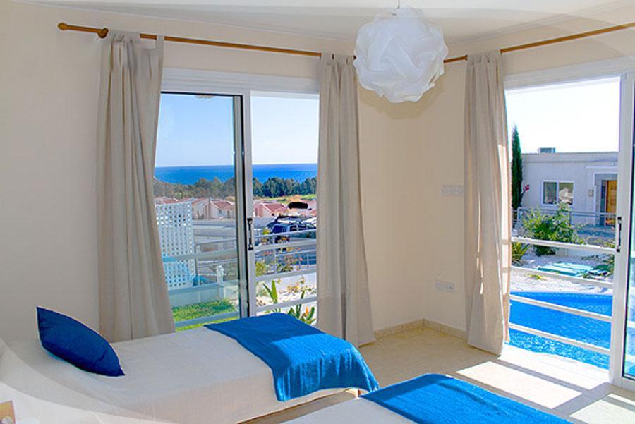 Anastasia Pissouri Quarto foto